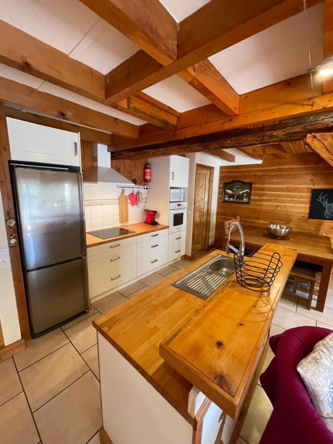 Le Chal Heureux Bel Appartement Dans Vieille Ferme De Montagne Renovee Les Orres Exterior foto
